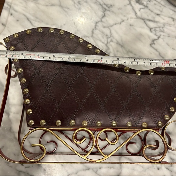 Tobacco Brown Gold Red Sleigh with Brass/Gold colored nail-pin/tacks - Picture 10 of 12